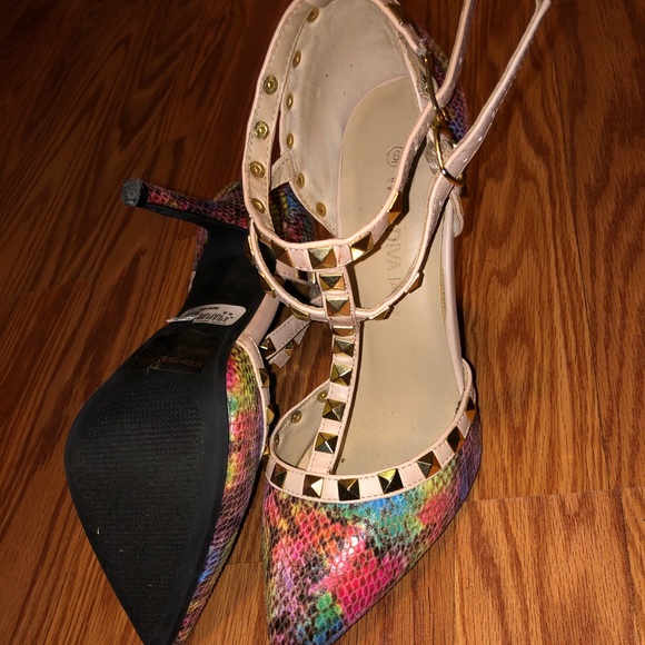 High heels - Picture 3 of 3